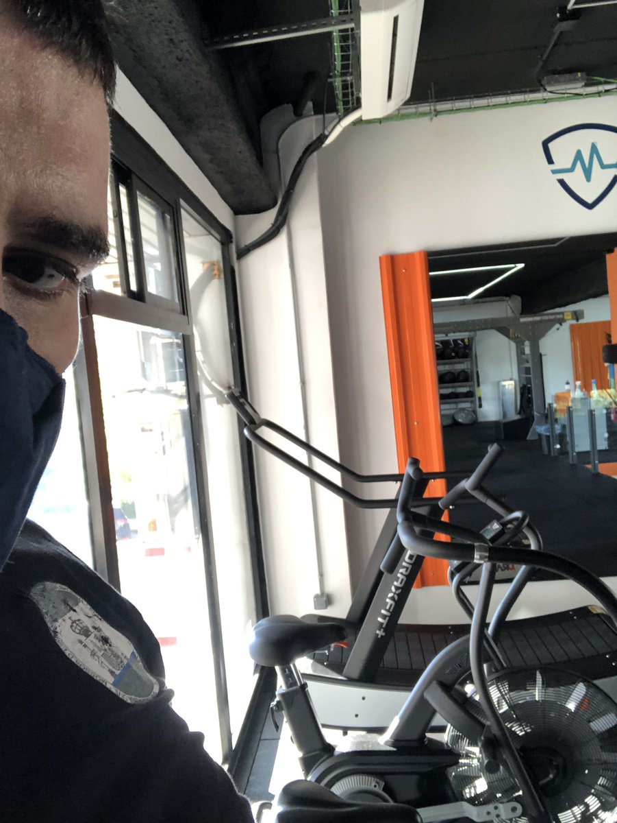 SantiMartinez84's tweet image. Mascarilla también para entrenar! 😷💪🏽 #TesEnForma