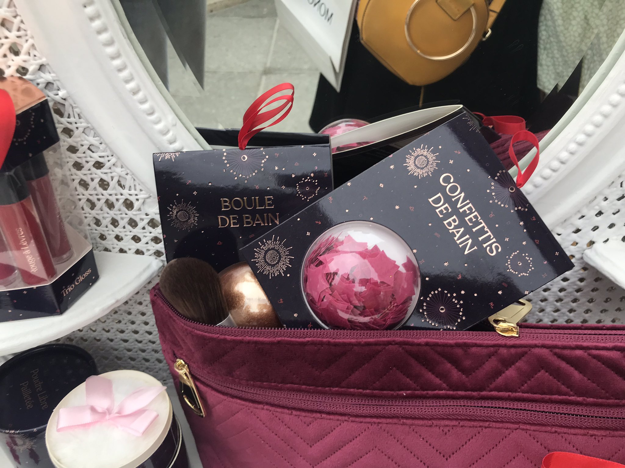 Lsa Commerce Conso On Twitter Au Tour De Monoprix De Presenter Son Offre Noel Avec Entre Autres Une Collaboration Avec Antoinette Poisson Une Thematique Noel Slave Une Autre Noel Astral Pour