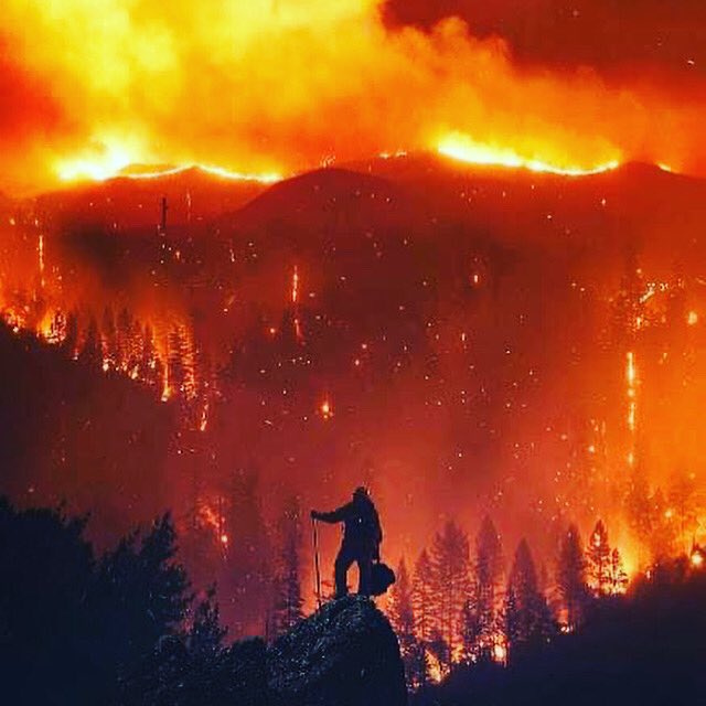 tersiterossi's tweet photo. Buongiorno, inferno. Tre notizie di questi giorni da un Pianeta sempre più invivibile. La California brucia. Il Sud Sudan annega. La Groenlandia fonde. Pronti a scappare su Marte? Altrimenti possiamo fare così: https://t.co/zGlYaHcH6T. https://t.co/0CCSPhvXO0