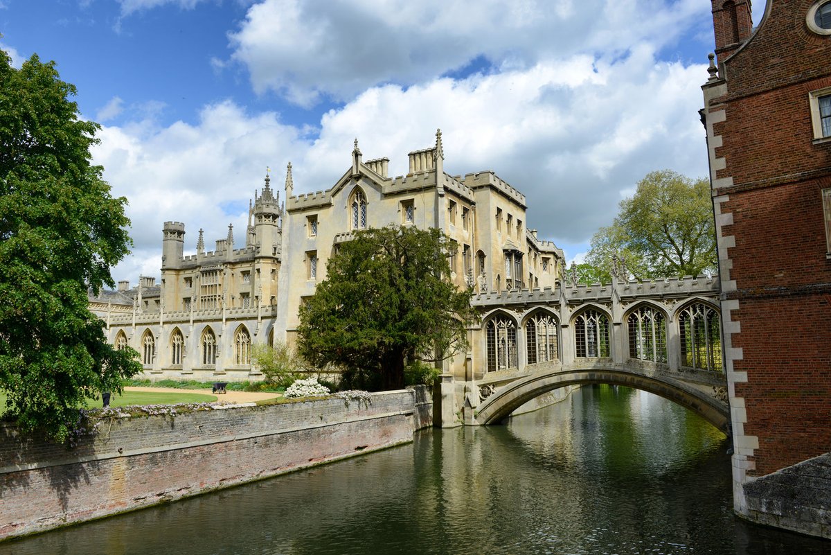 Studential's tweet photo. Thinking of applying to #OxBridge? Get the facts about Oxford and Cambridge with our guide to help you choose between these two leading universities... https://t.co/DZ96xhPNGE #ThursdayThoughts #ThursdayMotivation #CareersAdvice https://t.co/SGklLM44iC