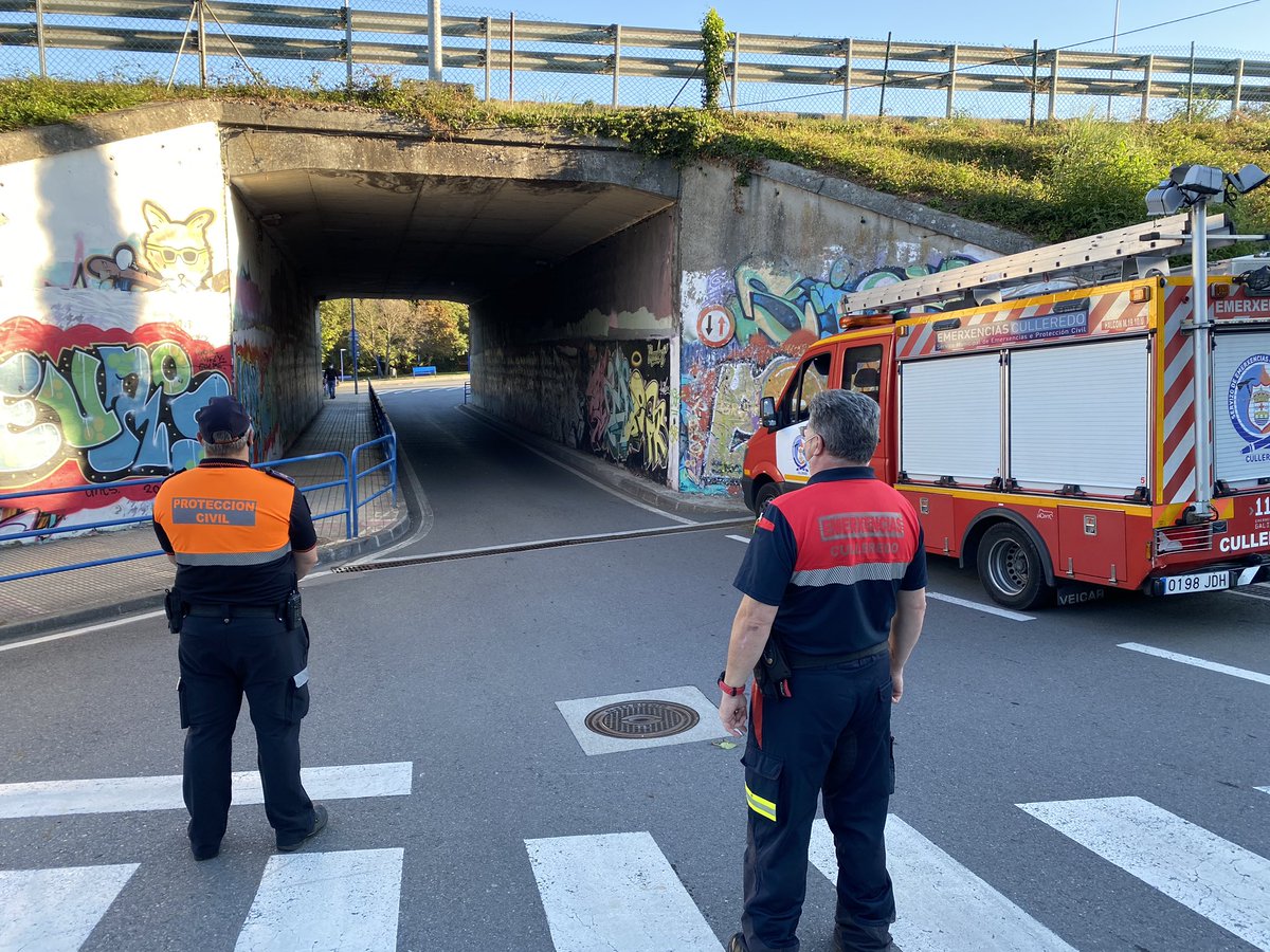 ConcCulleredo's tweet photo. 👉 Un operativo de Emerxencias, Policía Local e Protección Civil do @ConcCulleredo apoia na entrada dos colexios neste primeiro día do regreso ás aulas.

‼️Imprescindible seguir as súas indicacións por #seguridade https://t.co/gjuwtuf7gz