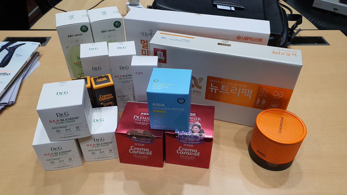 티르티르에서 산 화장품도 이제 다 써가고 엄마 생일도 다가오고 다이어트 하면서 체력 허약해진거 홍삼과 비타민으로 채워본다. 그래서 지인찬스 써가지구 이만큼 샀다. 혼자서 들고와야 해서 미안하지만 ㅠㅠ 맛있는 점심 사듀리께ㅠㅠ