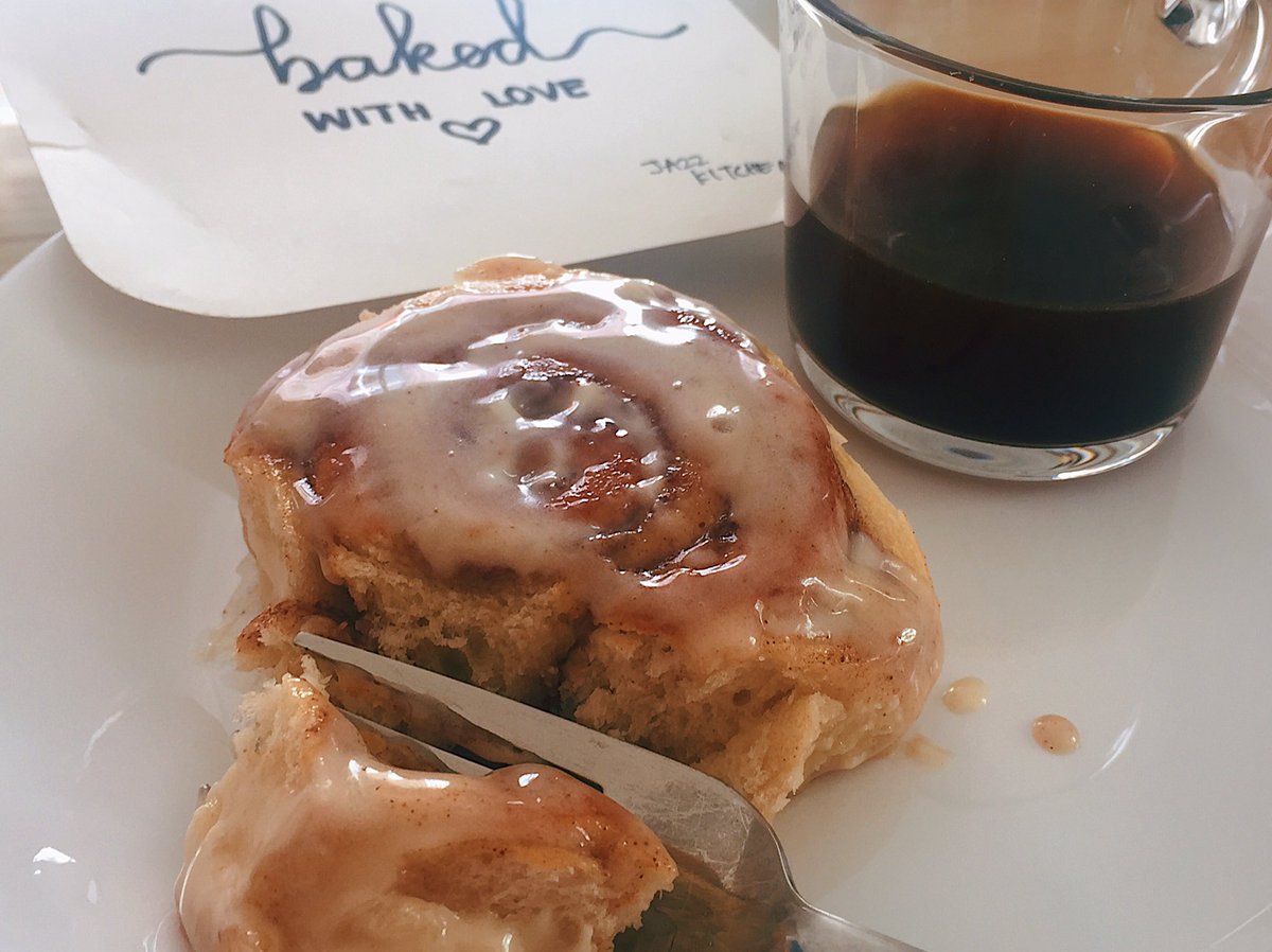 kicking off my  #supporthomebakersmv thread with what i feel is an underrated insta-bakery. i tried @/jazzkitchen.mv’s tuna pie on recommendation (next tweet) & was super impressed. ordered these cinnamon rolls & excuse my french but HOLY SHIT easily the best i’ve ever tried! 
