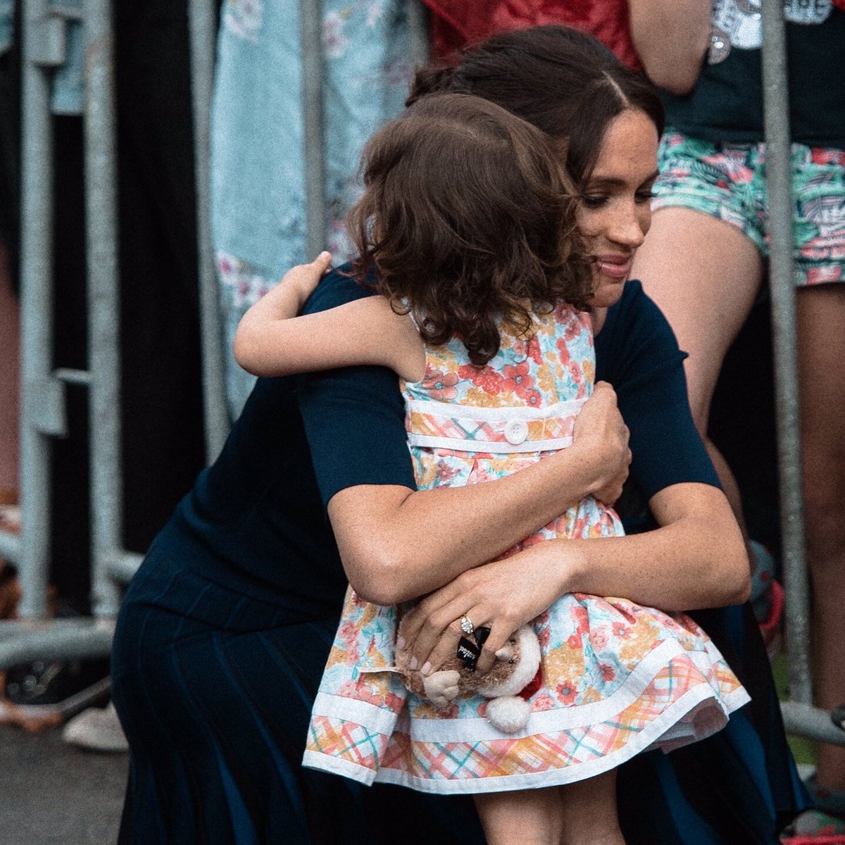 "Hugging is against Royal protocol, Royals are not supposed to give hugs. That's why no one likes Meghan, she doesn't follow rules"Meghan Markle anyway: