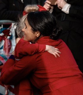 "Hugging is against Royal protocol, Royals are not supposed to give hugs. That's why no one likes Meghan, she doesn't follow rules"Meghan Markle anyway: