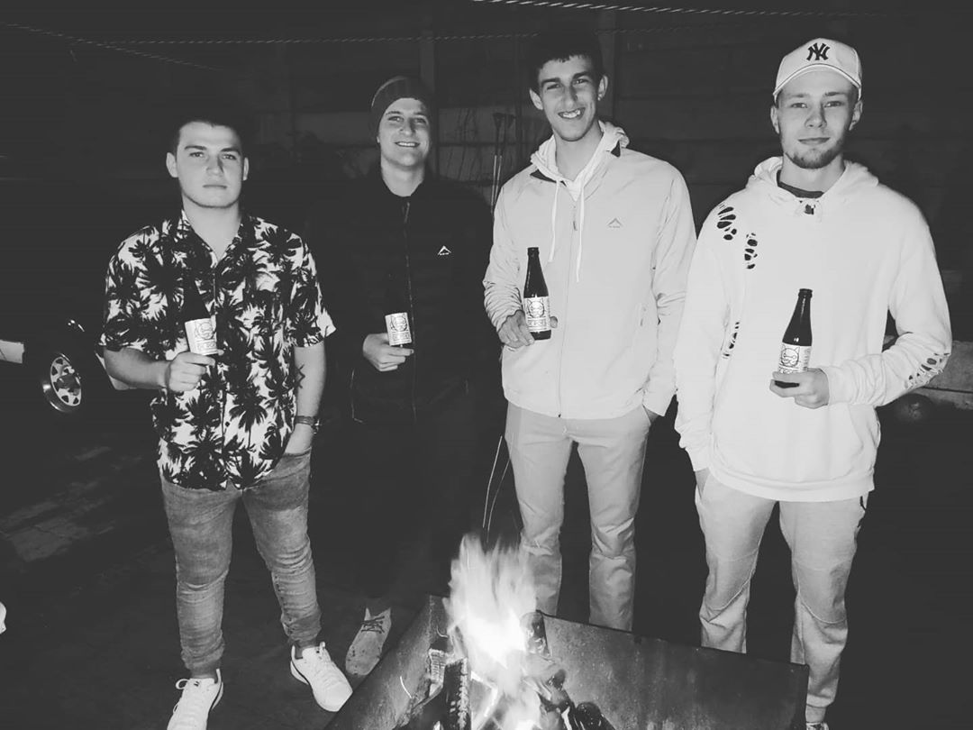 Beers with the boys? Yes please!
There's nothing like enjoying your favourite brew with your favourite people!
Thank you hxnrix01 for sharing😎

#DePoes