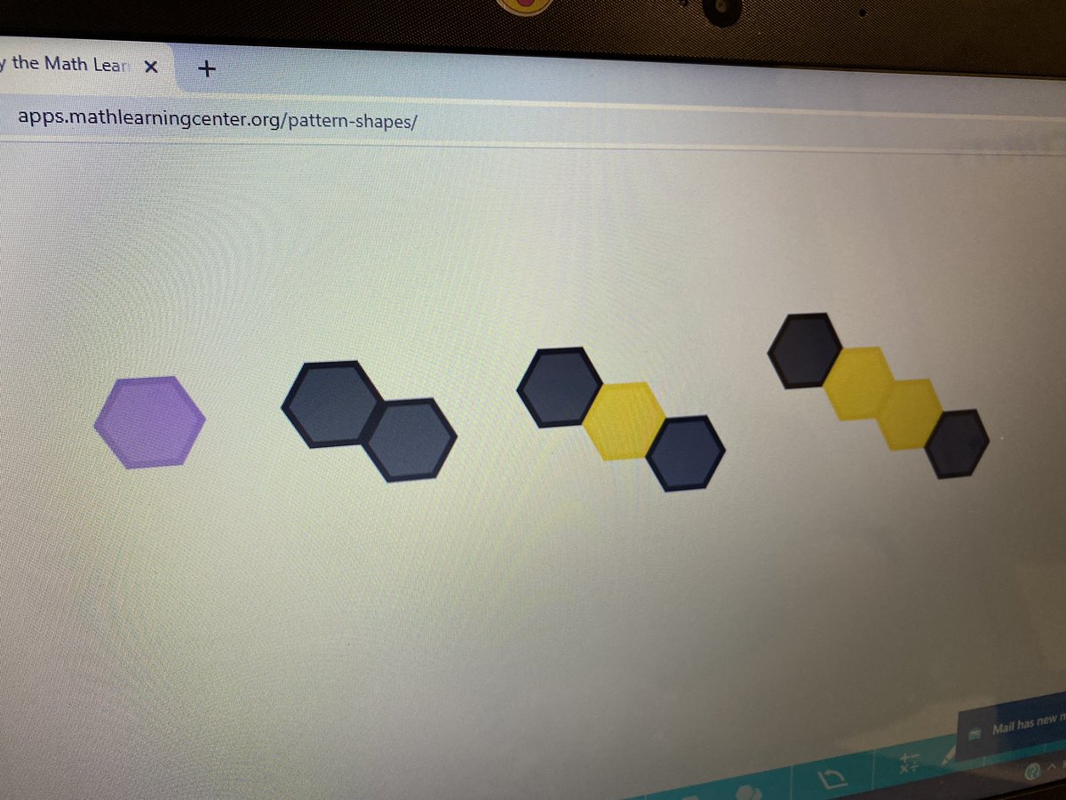 Resurrecting your #patternlunch with the <a href="/Flinders/">Flinders University</a> Maths major PSTs. What could you make of these <a href="/MrJohnRowe/">John Rowe 👨🏽‍🚀</a>