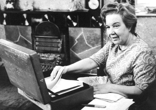 When Labour came to govt under Harold Wilson in 1964, Bacon became a Home Office Minister. She worked to get many liberalising reforms on the statute books, including legalising abortion, decriminalising homosexuality, and abolishing capital punishment. (3/5)