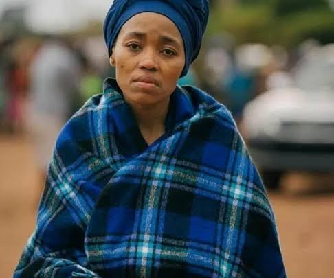 Thembeni_Mabuza's tweet photo. The very same people condemning EFF's actions are busy posting their natural hair selfies as if that will end racism. What a shame!
#EFFMustRise | Zonke | #JerusalemaDanceChallenge | King Monada | Unilever | Tresemme | Clicks | #ClicksAd | https://t.co/WJLnuYe5Dd https://t.co/OHp9aI60Wr