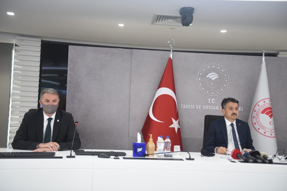 İncir piyasasının çok yakından takip edildiğine vurgu yapan  Bakanımız PAKDEMİRLİ, “Fiyatların üreticimizde memnuniyetsizliğe yol açması halinde TMO hemen devreye girecek. Her zaman söylediğim gibi, üreticimizin mağdur edilmesine asla müsaade etmeyeceğiz” tmo.gov.tr//Main.aspx?ID=…