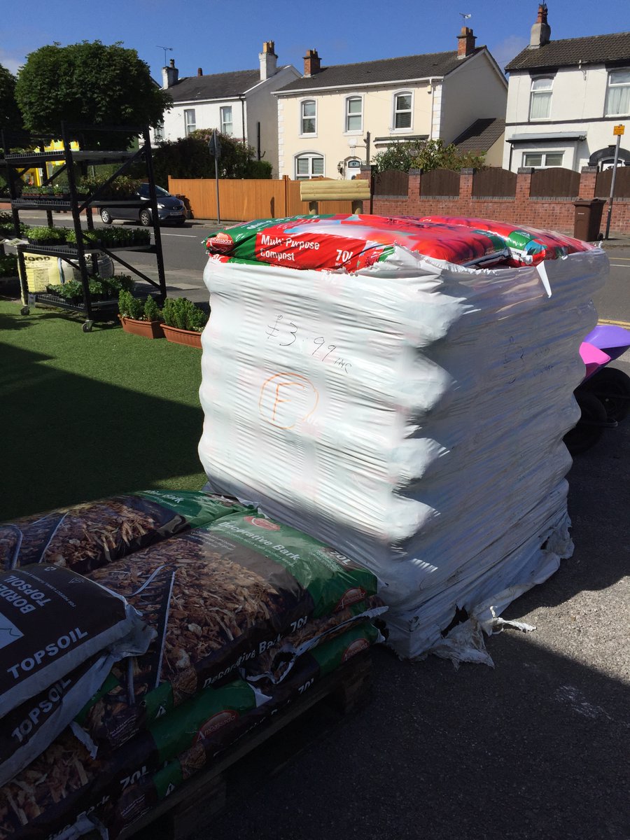 FirwoodTimber's tweet photo. Compost has landed! #Formby

@FirwoodTimber  @Landscapehour @LoveSouthport @RedgateGardens1 @HightownVillage @WaterlooRugby https://t.co/g4mibR4uI3