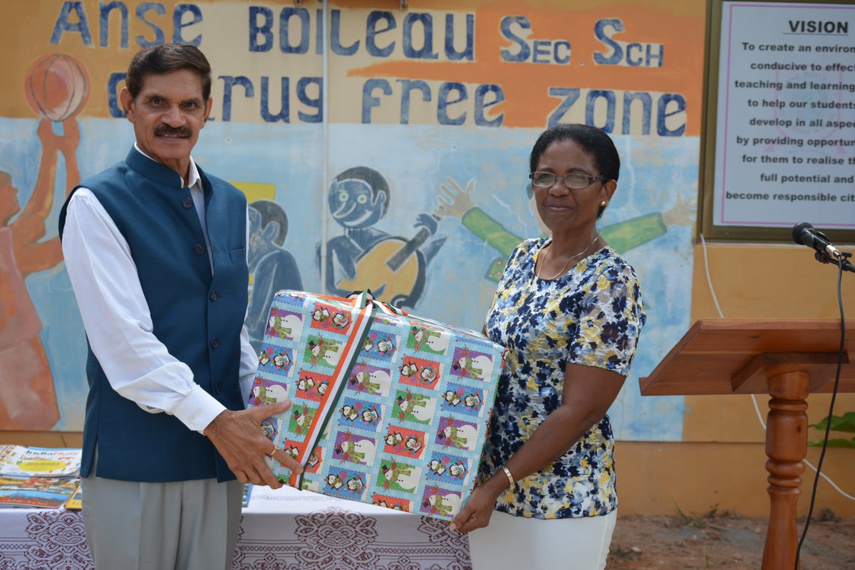 hci_seychelles's tweet image. HC Gen Suhag inaugurated the renovations of Anse Boileau Secondary School, project undertaken under High Impact Community Development Projects (#HICDP) Phase-I in #Seychelles by Indian Grant. This project, costing SCR 2.39 Million was completed ahead of schedule #IndiaSeychelles