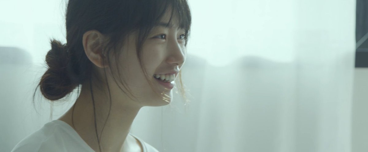 수지 영화 보고 제니피끄 에센스 뽐뿌와서 사버림ㅎㅎ 수지처럼 빛나는 동안 피부됬음 좋겠다🍑 메이킹 영상도 떴는데 이것도 존잼🍑 #정보성광고 #랑콤 #수지 #수지영화 #내물건이너의집에남아있다면헤어진게아니다 #LIVEYOURSTRENGTH #랑콤은여성의행복을응원합니다