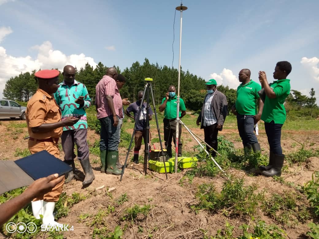 ForestryMgt_MWE's tweet photo. Happening:
Joint boundary reopening & planting concrete pillars of Kumi CFR. NFA is working with Church of Uganda & Lions Club of Kumi. Kumi CFR covers a total of 28 ha. #ConserveForests #NFAworks #ForestsForAll @KigoziMaggie @min_waterUg @USAIDUganda @FAOForestry https://t.co/VnboisHdsj