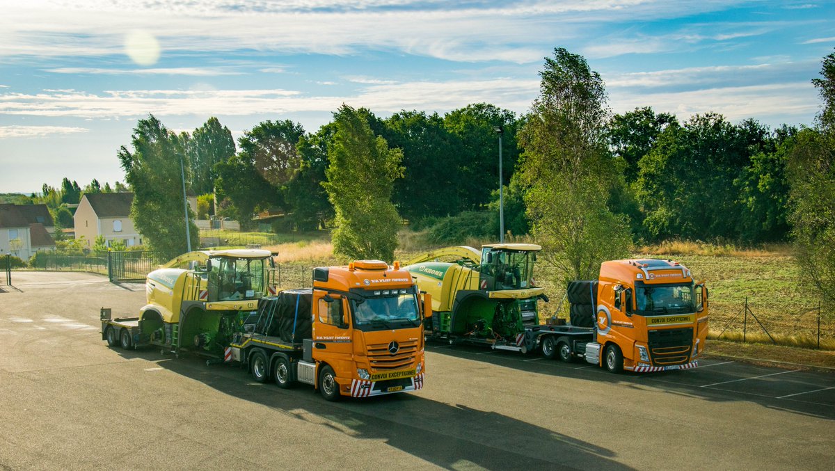 KroneFrance's tweet photo. 🚨Chez #KRONE France nous aimons quand la journée démarre comme ça...😍🚛
👉Duo de #BiGX 780
💥#SilageIsComing 💥💥#BiGXAreHunting 💪
#ThePowerOfGreen #TeamKRONEFrance #RéseauKRONE #20yearsBiGX #IamKRONE #BornToPerform #QualitéKRONE #OptiMaize #OptiMaxx https://t.co/dRDucnBTzH