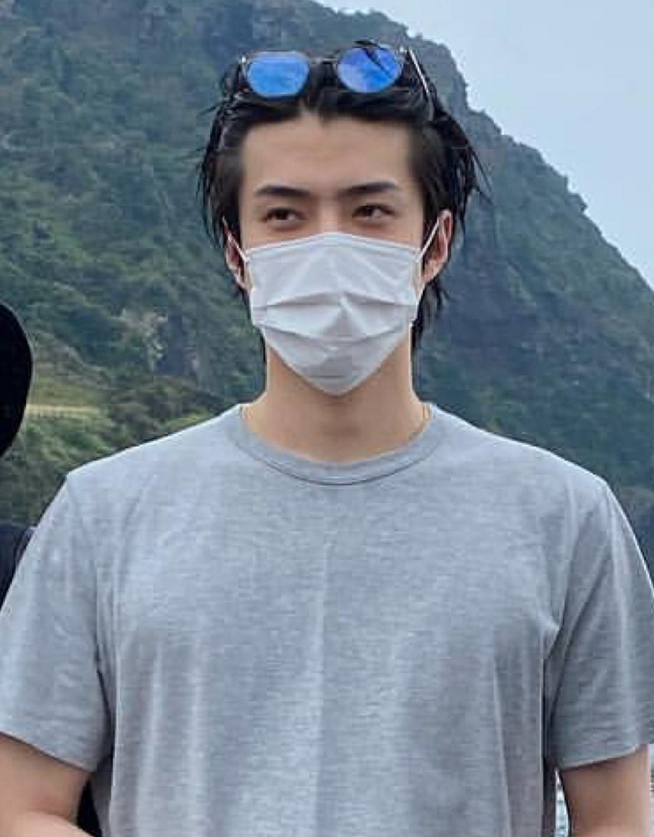weavreh's tweet photo. sehun wearing his glasses like that is so hot https://t.co/kz5optA3dL