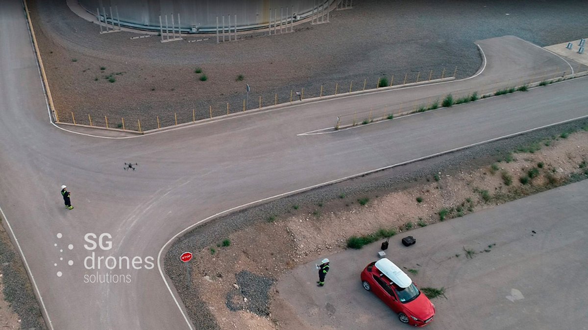 SG_drones's tweet photo. Ya empezamos las #InspeccionesTécnicas con el #Dron #DJI #Matrice300RTK, que con su #CámaraTérmica y #CámaraZoom se consigue una mayor precisión en las imágenes y es aún más fiable y preciso en los resultados de Inspecciones de obras en infraestructuras.
#Drones #Termografía https://t.co/kxWz76azBK