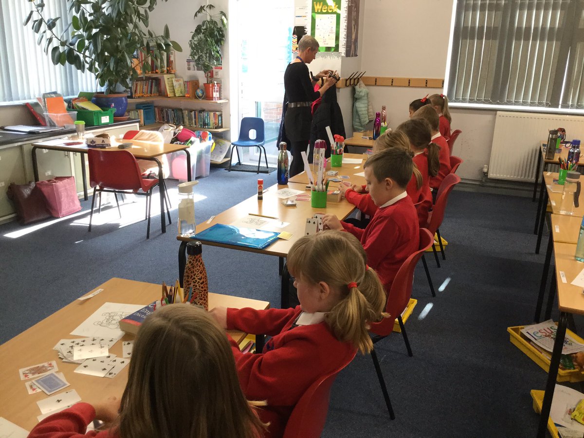 HTAClassDurney's tweet photo. Y5D Class Retreat morning with our Chaplain, Vickie. Doing an interactive ice breaker on the theme of loving #HTACathilicLife https://t.co/z6qItxaHJj