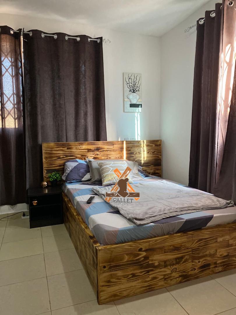 palletvous's tweet photo. How do you sleep at night?

Item: Double Size Rustic Finish Bed
Price: GHC900 
Call: 0248947872
#PalletVous https://t.co/vYNgRqYKzb