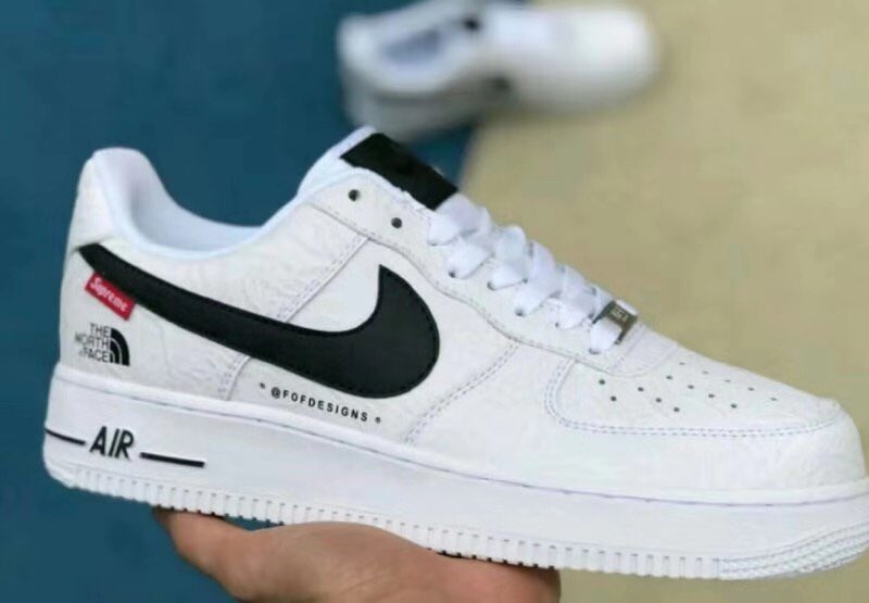 kanaal profiel Bully WhiteLight Stores Kenya on Twitter: "Nike Airforce 1 Supreme Northface  available in sizes 40-45. Get a pair at 4000/-. #viatuKe  https://t.co/kHX2ZHr6MB" / Twitter