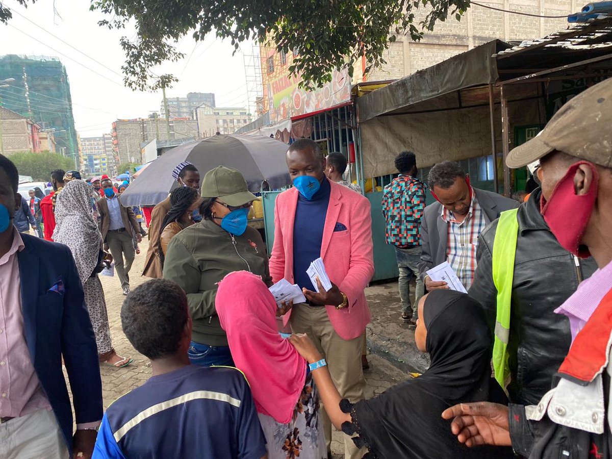 captdenno's tweet photo. The Covid 19 National youth response network team distributing masks in Eastleigh yesterday. 
@USAmbKenya 
@USEmbassyKenya @kelvinamira_
@ibara_agnes @hezron_mutugi @SirAlexMatere https://t.co/JlxKbA13PX