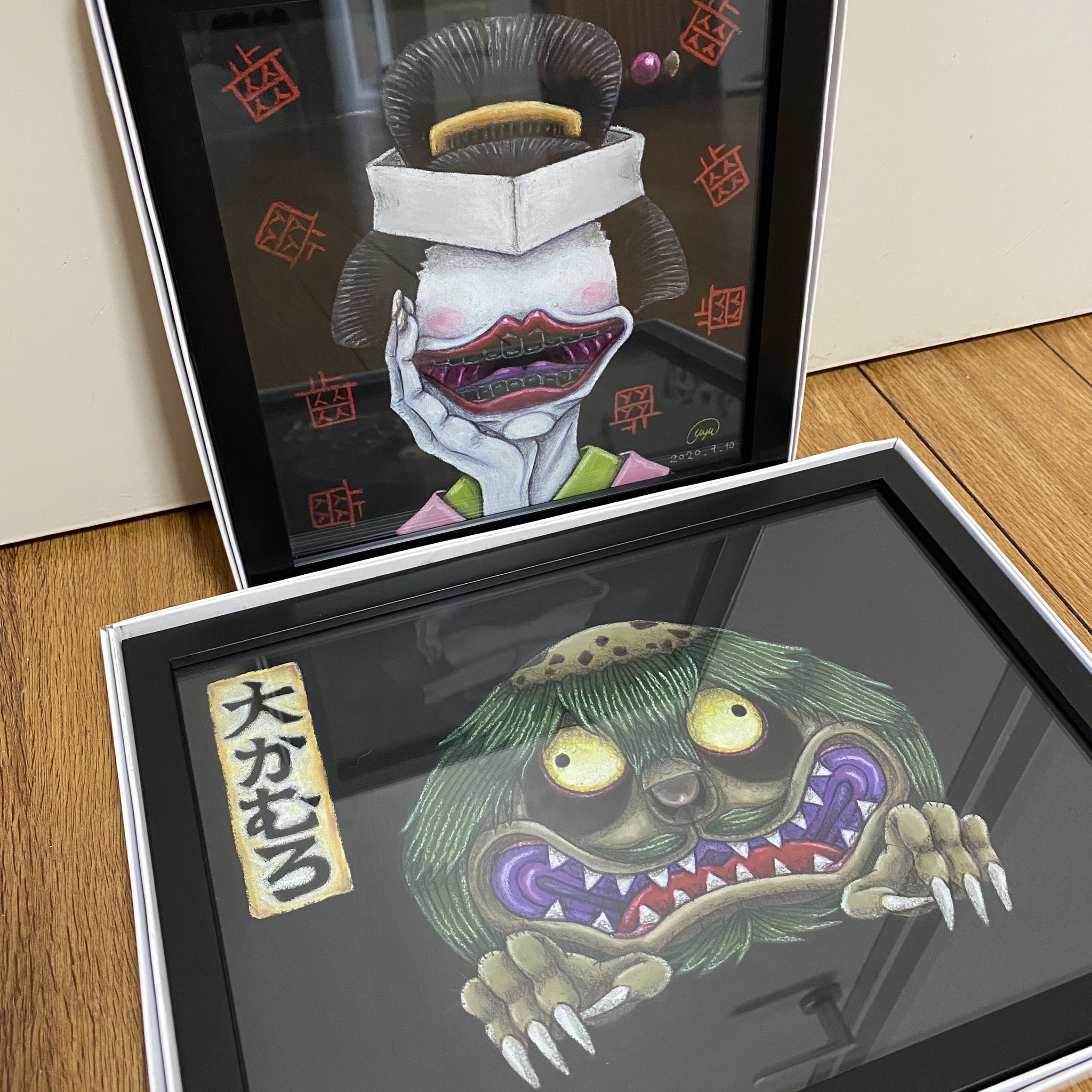 オクダイラユウユウ チョークアーティスト 遅くなりましたが Satogazai さんに作品を２点追加しました 新作の大かむろとお歯黒べったりです 明日から展示販売しますのでよろしくお願いします 大かむろ お歯黒べったり 妖怪 チョークアート 夏