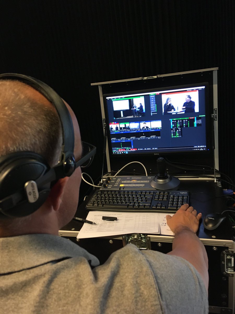 Broadcasting from ⁦⁦<a href="/BLOXHUBdk/">BLOXHUB</a>⁩ into the zoom webinar with 400+ signups from all over thw globe! Bom dia to early morning attendees in Latin America! Good evening to evening guest from Asia! ⭐️ Looking foward to your questions in the chat!