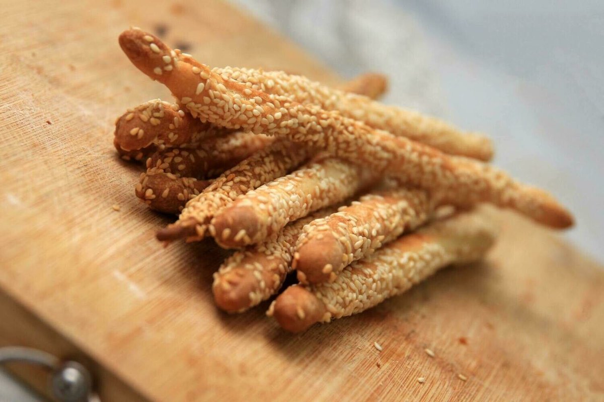 ItalianFoodHome's tweet photo. Ready for the weekend? Our Aperitif box includes Olives bread sticks, Fennel Taralli, Black Olives pate and Artichokes pate. Something to enjoy with your friends and family #italianfoodathome #weekendvibes #aperitivo https://t.co/kL18hNMMaz https://t.co/Hjm5IwwdFF