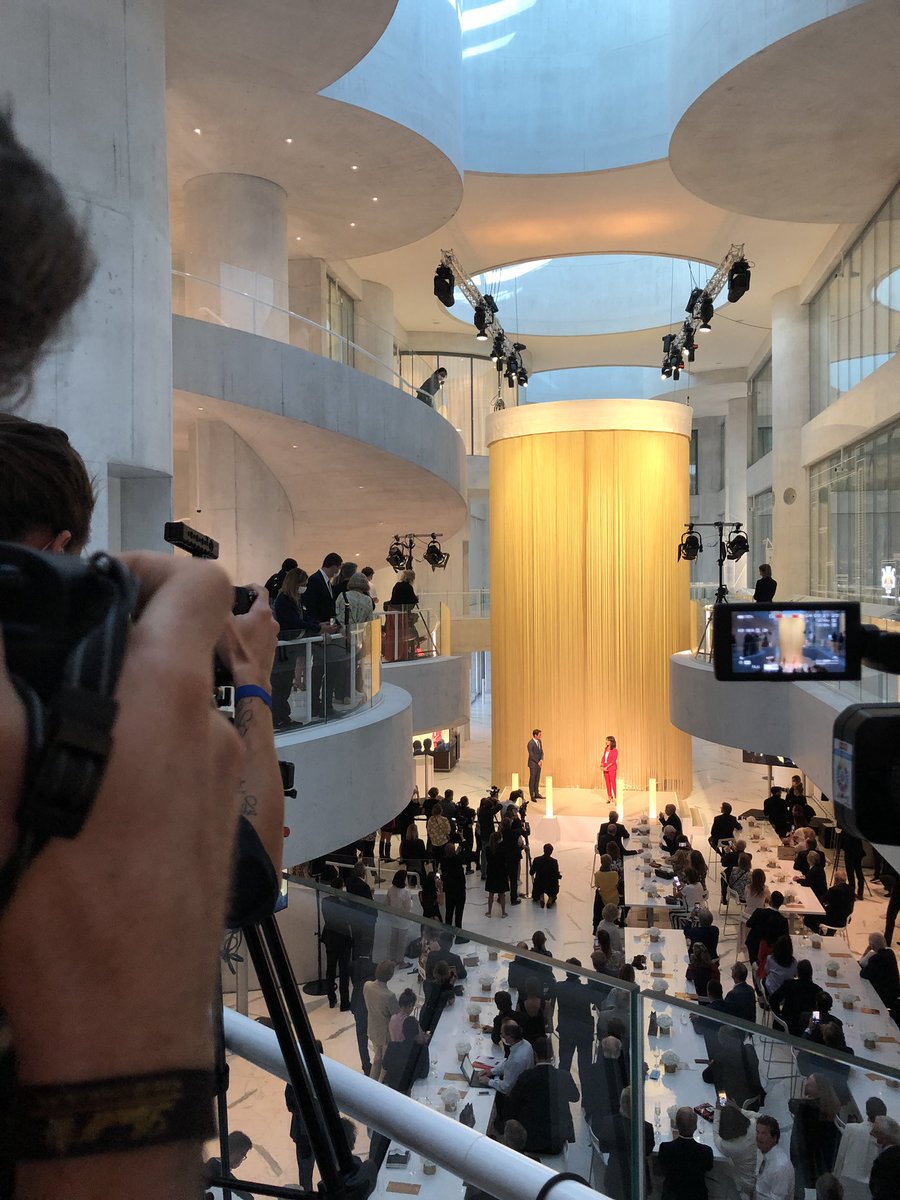 AT_BRUECKNER's tweet photo. Roger Federer just arrived!
#lindt #christgantenbein #lindthomeofchocolate
#atelierbrueckner #followtheredfish https://t.co/l6PESNZI71