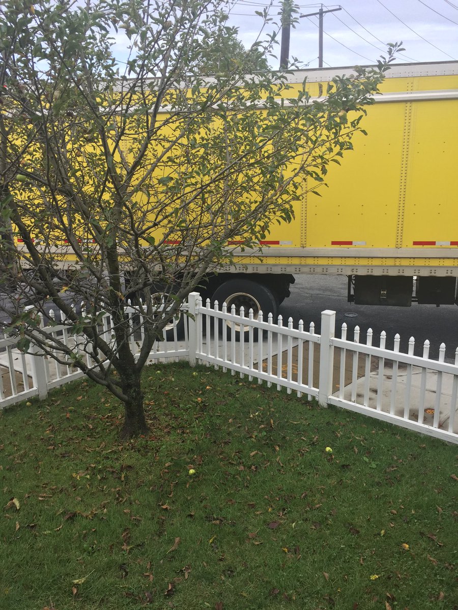 LawrenceFTLI's tweet photo. @kolsave this is unacceptable. Sidewalks are for people. Not trucks. Let your delivery drivers know where to go. Buena Vista Ave is too small for these trucks. @HempsteadTown @5TJT @News12LI @NassauCountyNY @FtliWatch @rockawaylife24 @LIStreetsNY @Rseets581 https://t.co/scJ5haTKpk