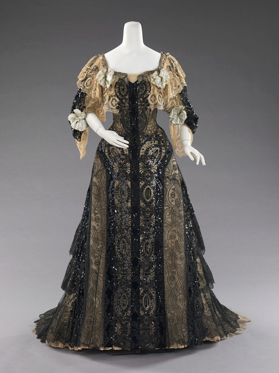 wikivictorian's tweet photo. Evening dress, 1890-95. The MET. https://t.co/h1BtEFLw8w