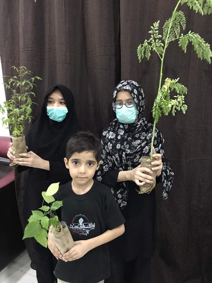 TeamHopePK's tweet photo. This muharram, campaign is such a great success. #Plant4ImamHussain.
Teams in Karachi are distributing shade tree saplings as a 'tabaruk' among those, who participate in muharram related gatherings.
#GreenSquad #ideas9 #TeamHopePK https://t.co/iy7eL8pKIq