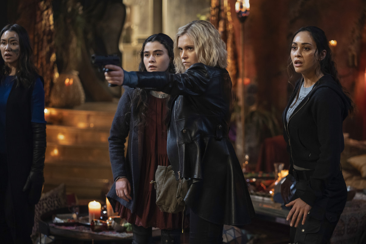 fangirlish's tweet photo. The fact of the matter is Jason Rothenberg doesn't understand fandom. Especially the one he's in charge of. #The100 pissed the fandom off. Here are the tweets to prove it - https://t.co/9eZa28QMaZ https://t.co/XeDxa0xZeI