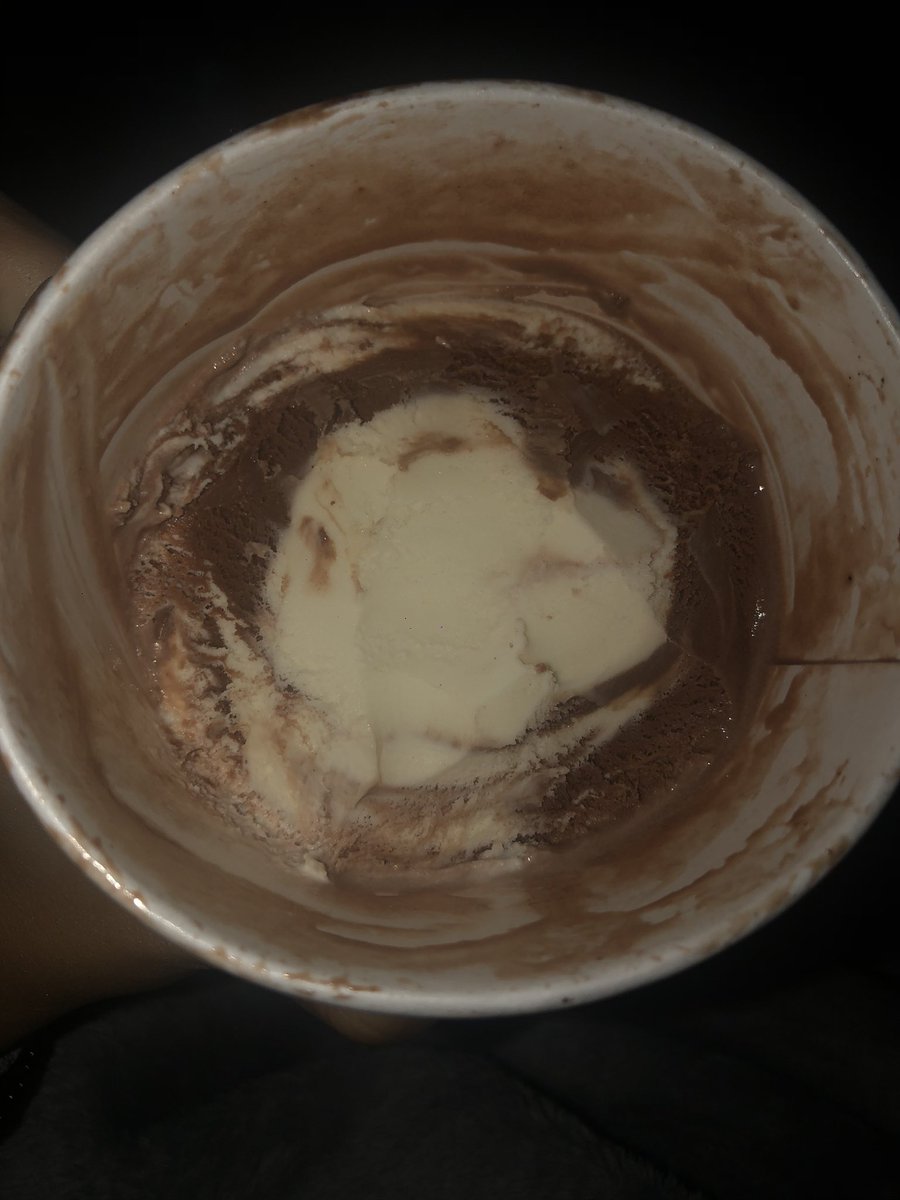 kkstarz's tweet photo. @Benandjerrys we’ve got a problem. Yesterday I was extremely disappointed when my half baked did not include any “gobs” of cookie dough or and “gobs” of fudge brownies... Proof in the pictures. Someone needs to make this right. https://t.co/uF5PgwOa9N