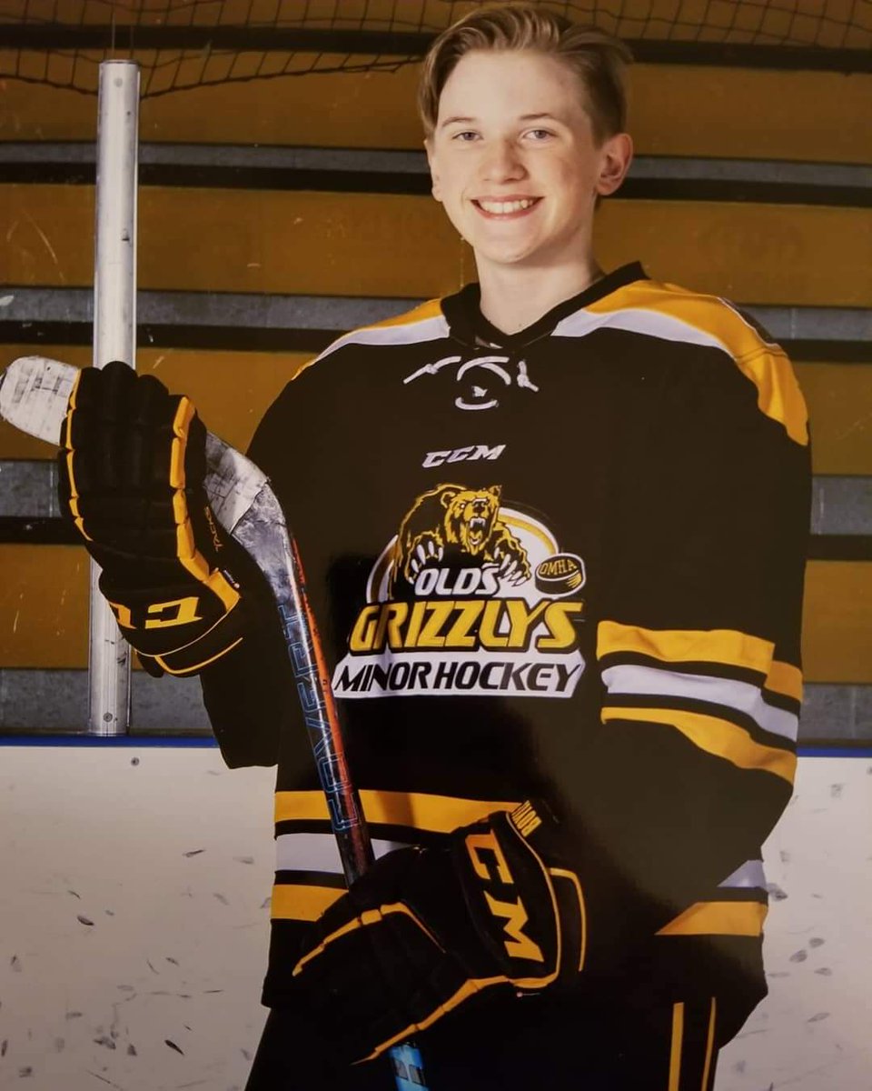 Stars Academy U14 sign defenceman, Alex Boyle #15! This lefty has been told by past coaches that he reminds them of Duncan Keith  because of his speed skating backwards and the way he can anticipate &amp; move the puck.  He wants to represent Alberta &amp; Canada and get a scholarship.