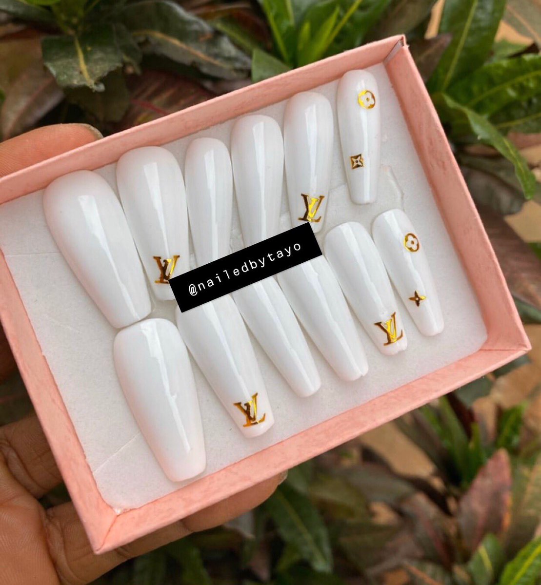 nailedbytayo's tweet photo. Nails set 
Price: 4,500
The quick fix to any party, date etc....slay up your nails game from 0-100 real quick in literally 5 minutes 👌
Each order comes with -
* A set of 10 nails in a box (no sizing needed)
* Nail Glue
* Alcohol pad
REUSABLE! Easy to wear! https://t.co/a0bv7wpgtx