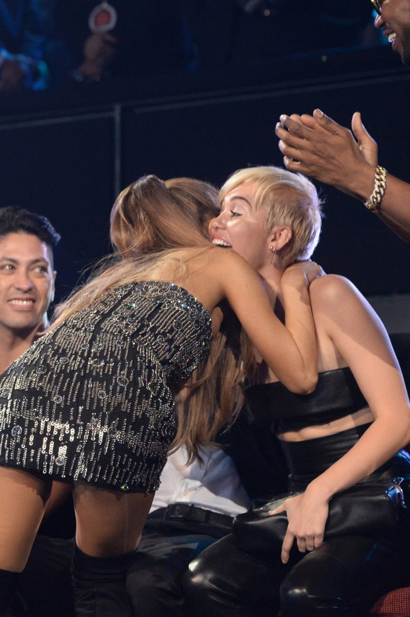 Miley and Ariana at VMA'S