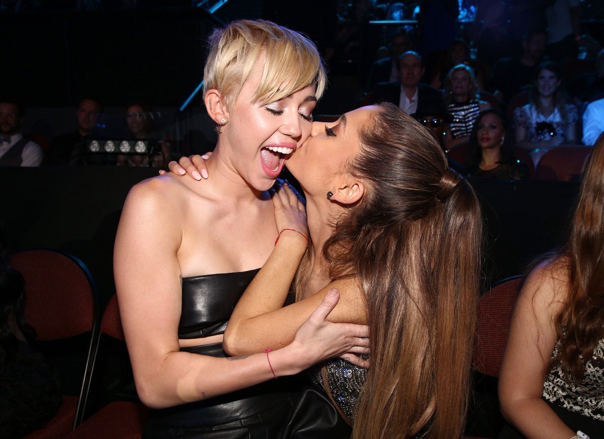 Miley and Ariana at VMA'S
