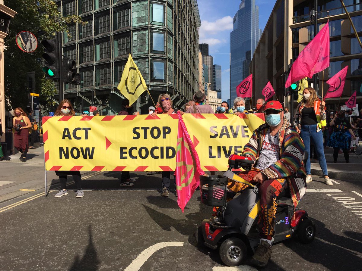 XRebellionUK's tweet photo. Filled with deviance & exuberant love for mother 🌍 Rebels march from the City to Parliament.
We call on politicians to back @CEEbill_NOW
We call on the media to #TellTheTruth about the #ClimateEmergency
#WeWantToLive https://t.co/5x5wayYj27