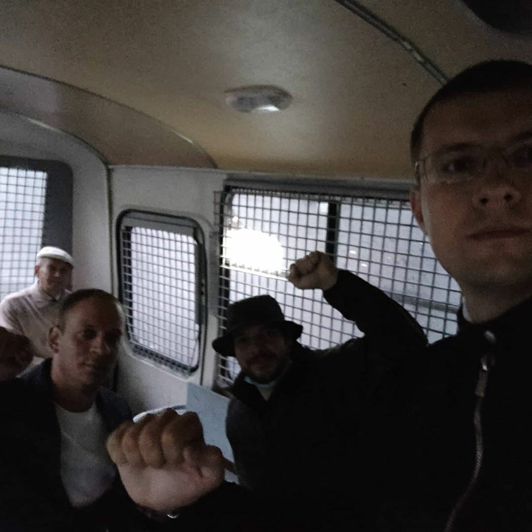 ❗️Московские правоохранители совсем распоясались: в очередной раз задержаны депутаты Мосгордумы от КПРФ Павел Тарасов и Дмитрий Локтев! По словам коммунистов, поводом стала акция протеста, проводимая ими у стен ЦИК: «Полицию взбесили плакаты против трехдневного голосования».