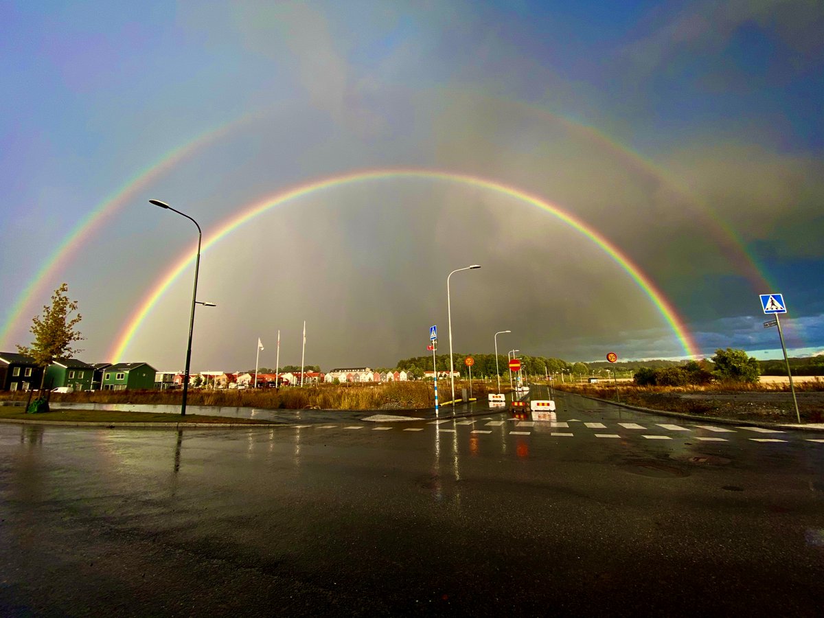 Såg du också den dubbla regnbågen över Väsby i går? #väsby #upplandsväsby #regnbåge <a href="/StockholmDirekt/">StockholmDirekt</a>

stockholmdirekt.se/nyheter/dubbel…