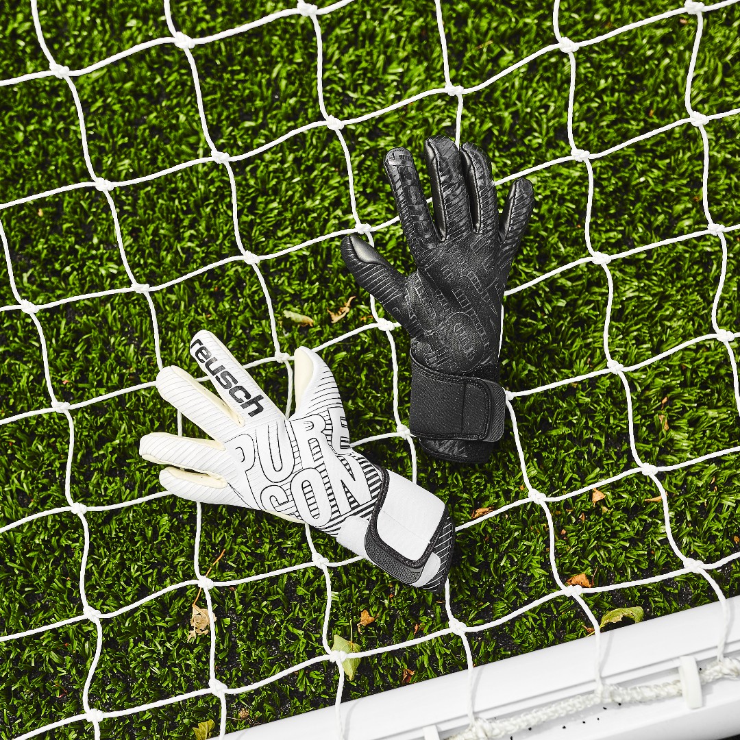 ProD_Keepers's tweet photo. Night ⚫ or Light ⚪ 

Choose your weapon

Blackout colourway with R3 palm or a lighter White with a G3 palm, what would be your choice?

#pdkeepers #purecontact #R3 #G3 

https://t.co/H4adTrpM1C https://t.co/PhDntc8UXQ
