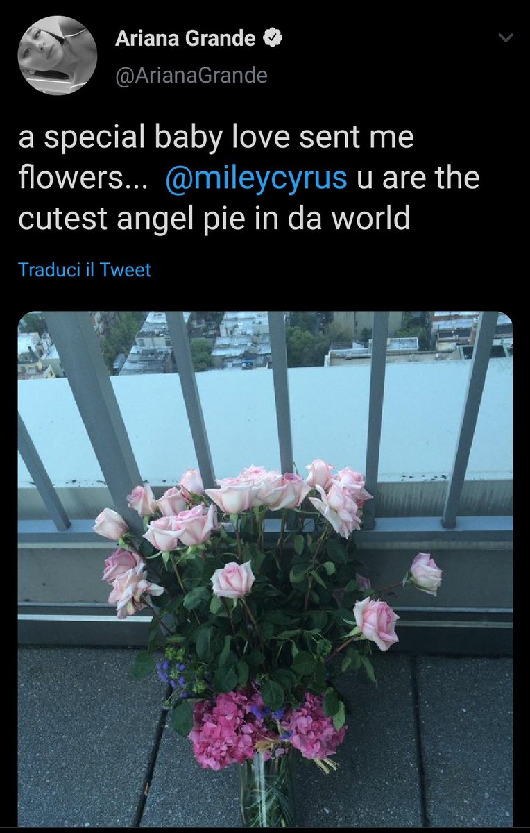 Miley sending flowers to Ariana
