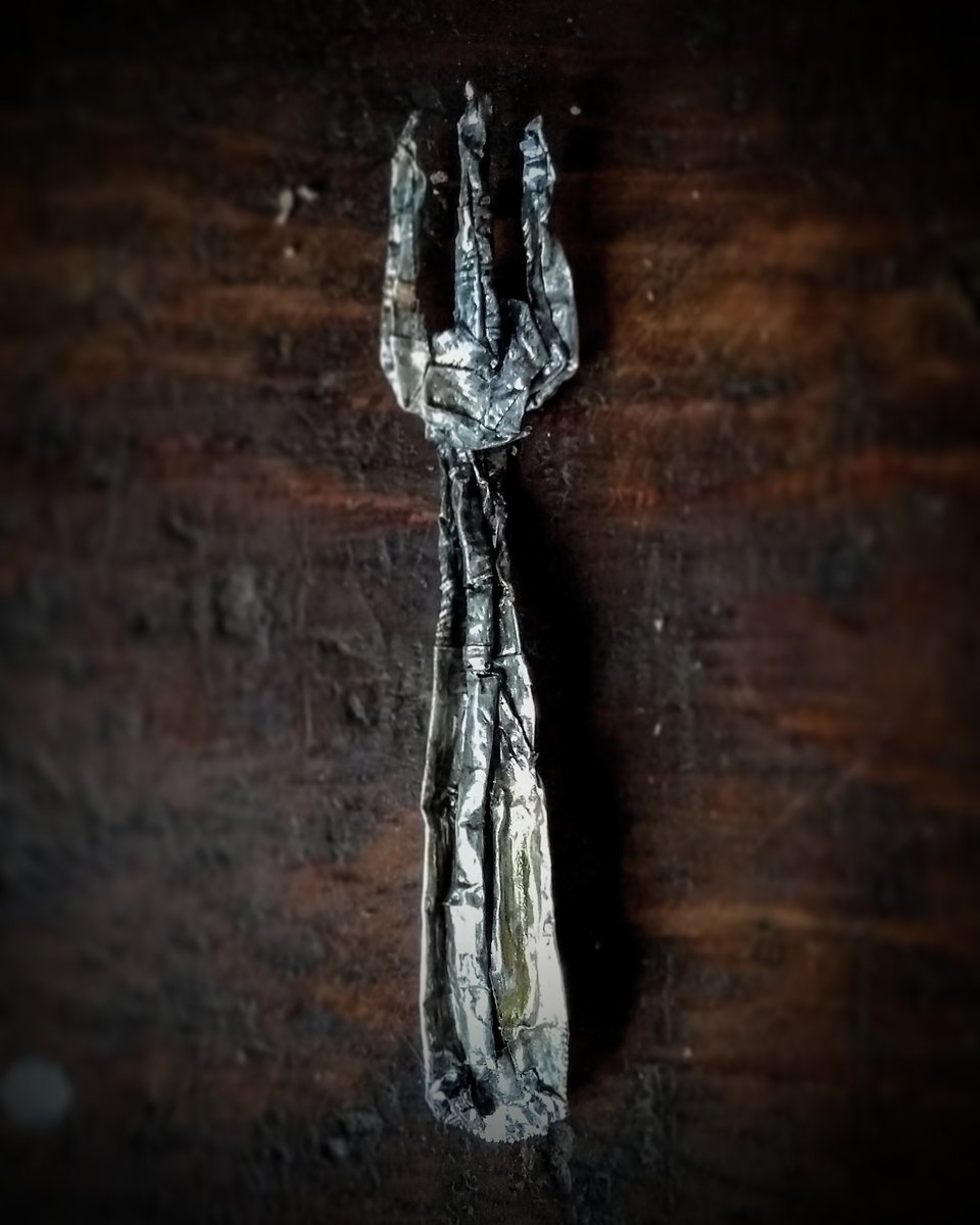 BlakewayRachael's tweet photo. Fork with a handle and not a candle in sight! #recycledart #borrowerscutlery #silverfork #tinfork #welshart #quirkyart #mixedmedia #fork #vintagecutlery #vintage #reducereuserecycle♻️ https://t.co/TJh3mW5kfA