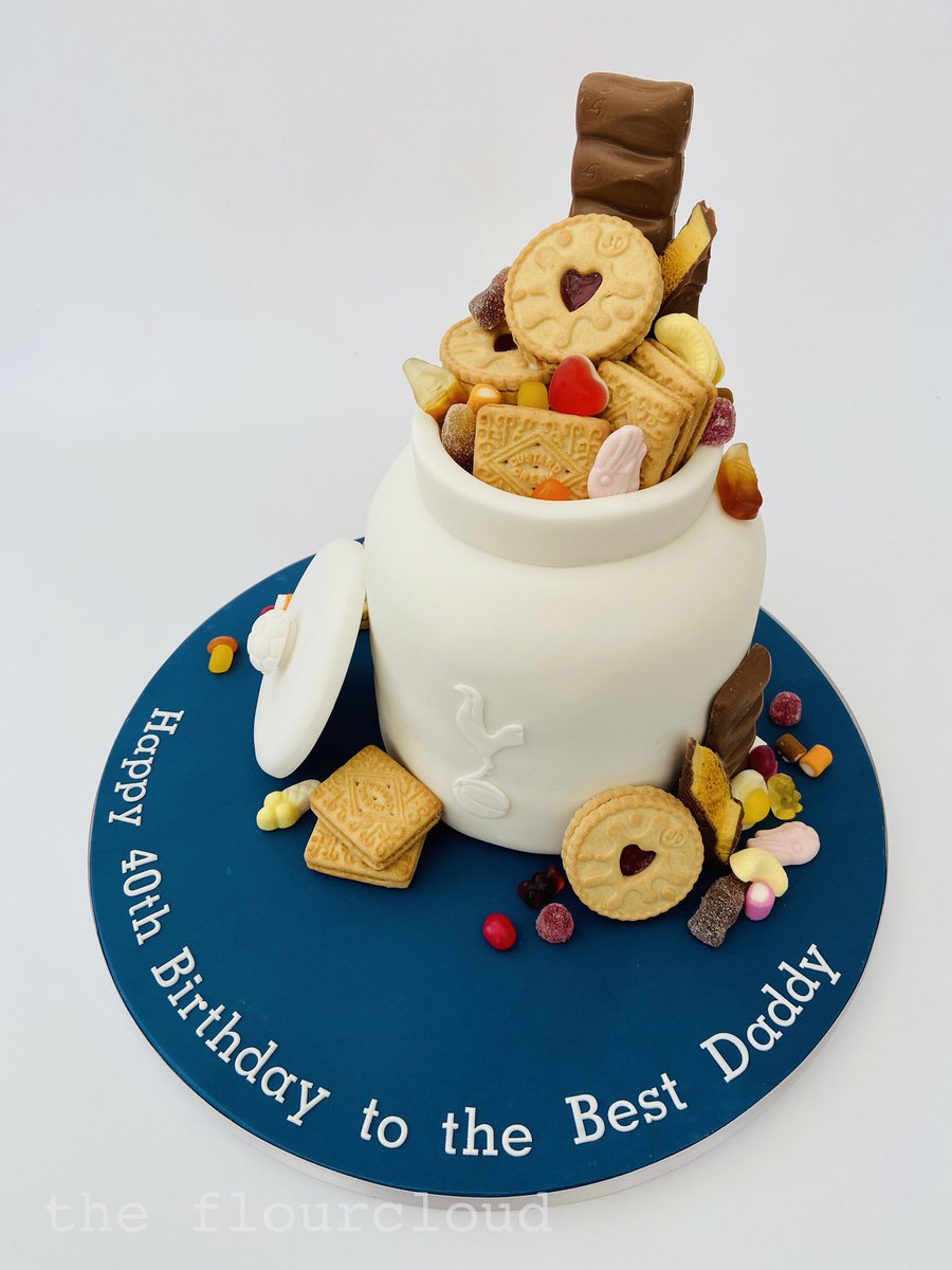 theflourcloud's tweet photo. A cookie jar cake full of treats for a @SpursOfficial fan! Happy 40th birthday Ben https://t.co/JEYT0WZRMg