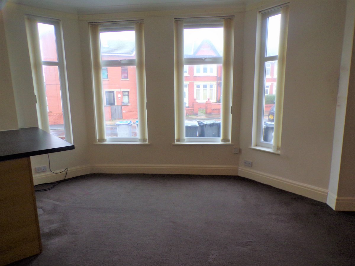 WinnieTreeBPOOL's tweet photo. ⭐️NEW ON THE MARKET⭐️

📍 : Warbreck Drive, Blackpool, FY2

💷 : £85 Per Week
💷 : £300 Bond
💷 : £368.34 PCM

🏠 : Ground Floor Flat
🛏 : One Bedroom
🛋 : Open Plan Lounge/Kitchen
🎡 : 5 Minute Walk To Promenade

To enquire please contact our office on 01253 304 309!

#blackpool https://t.co/RoE1lTFSd4