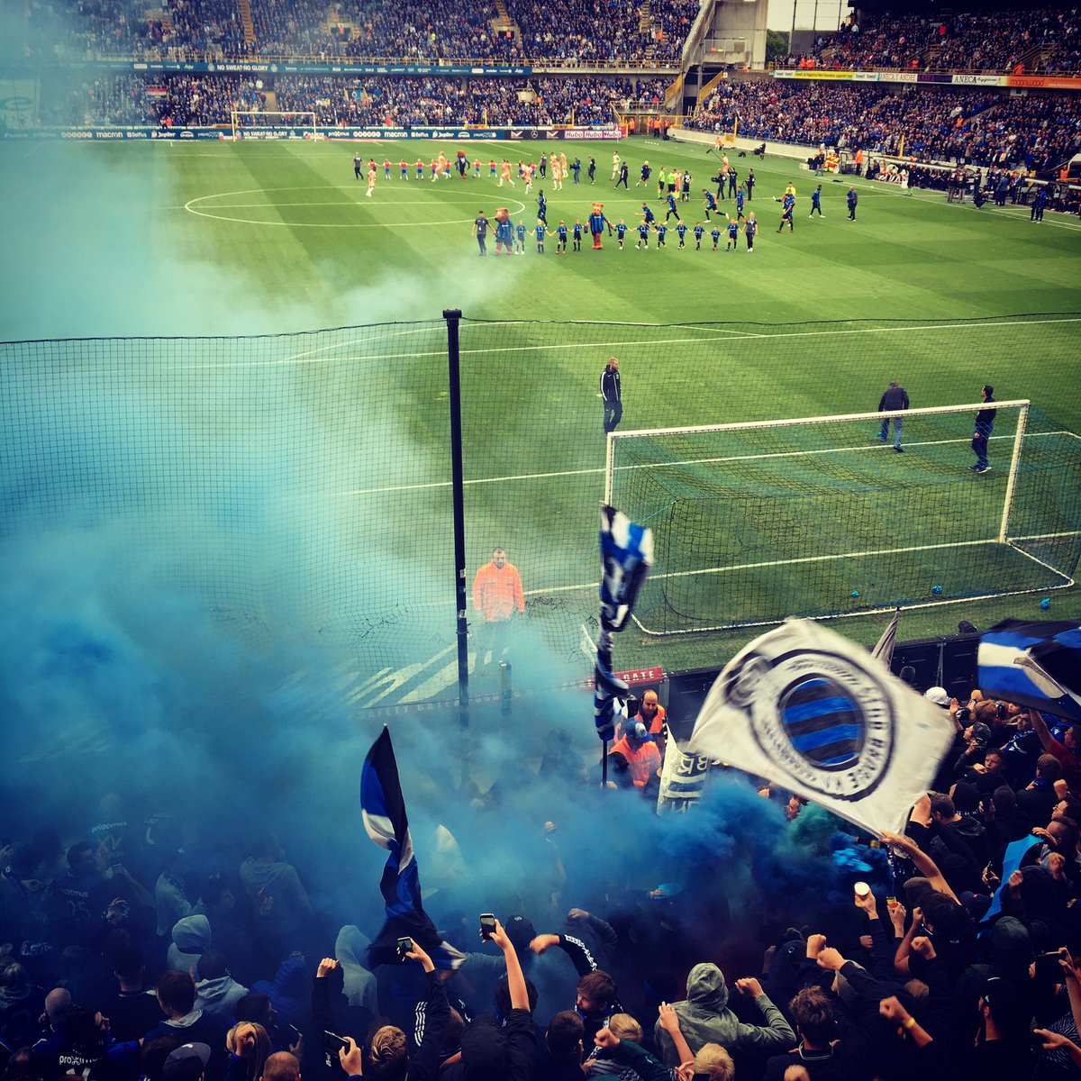 Bram_VDP's tweet photo. Uitgeloot van Club vs. Cercle. Na meer dan zes maanden opnieuw @ClubBrugge in Jan Breydel zien spelen. Eindelijk! #FCBubbel https://t.co/dmb7x5KNl6