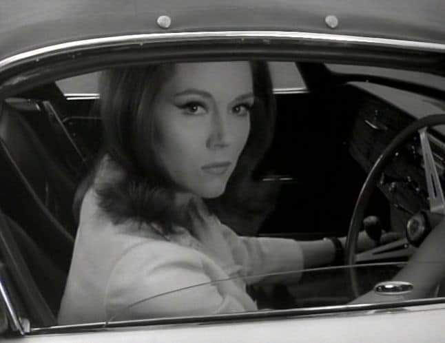 ClubLotusFrance's tweet photo. Miss Emma Peel (Diana Rigg), L' héroïne de Chapeau melon et bottes de cuir (the Avengers) est décédée ce jeudi 10 septembre à l'age de 82 ans #Lotus #Elan #cinéma #EmmaPeel #DianaRigg #theavengers @ClubLotusFrance https://t.co/cEiSOsL08J