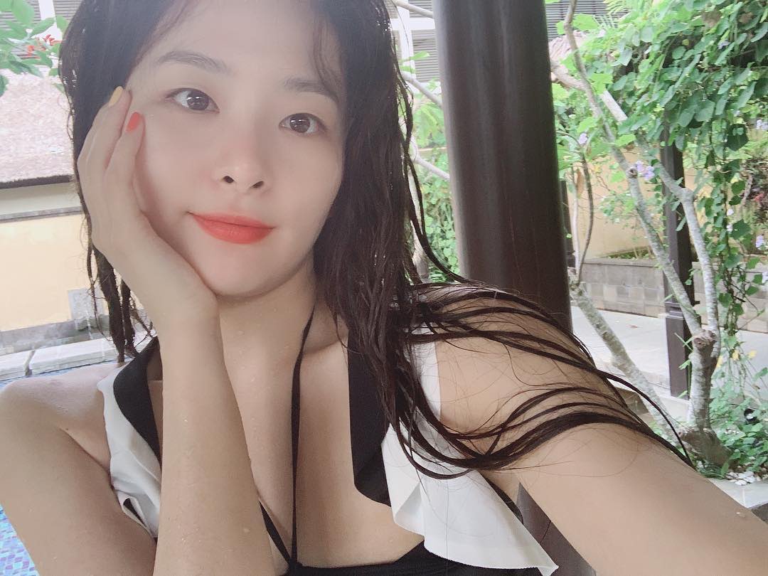 seulgipicspnsk's tweet photo. how did we get over the seulgi who just came out of the pool?? https://t.co/wwc0XheCDl