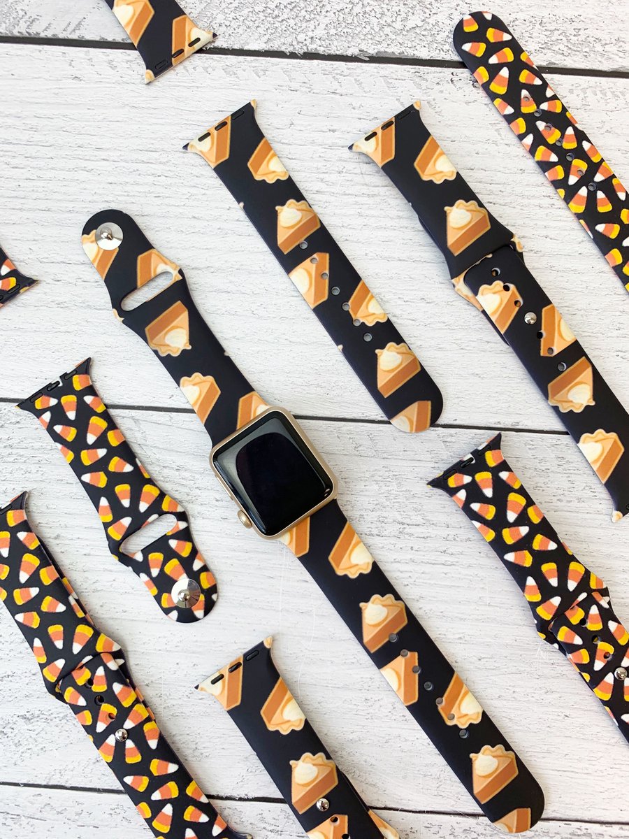 Prep_obsessed's tweet photo. Well, would you look at the time? ⌚🎃

Shop our new line of fall-themed watch bands: https://t.co/VxRNx2az1H

#halloween #AppleWatch https://t.co/Qe8XtuA2CM